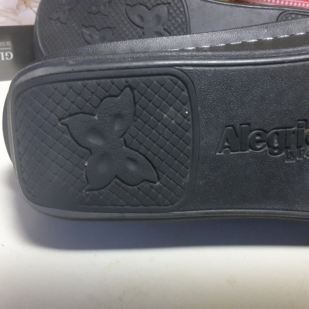 ALEGRIA PALOMA BLACK EMBOSSED ROSE - Picture 6 of 6